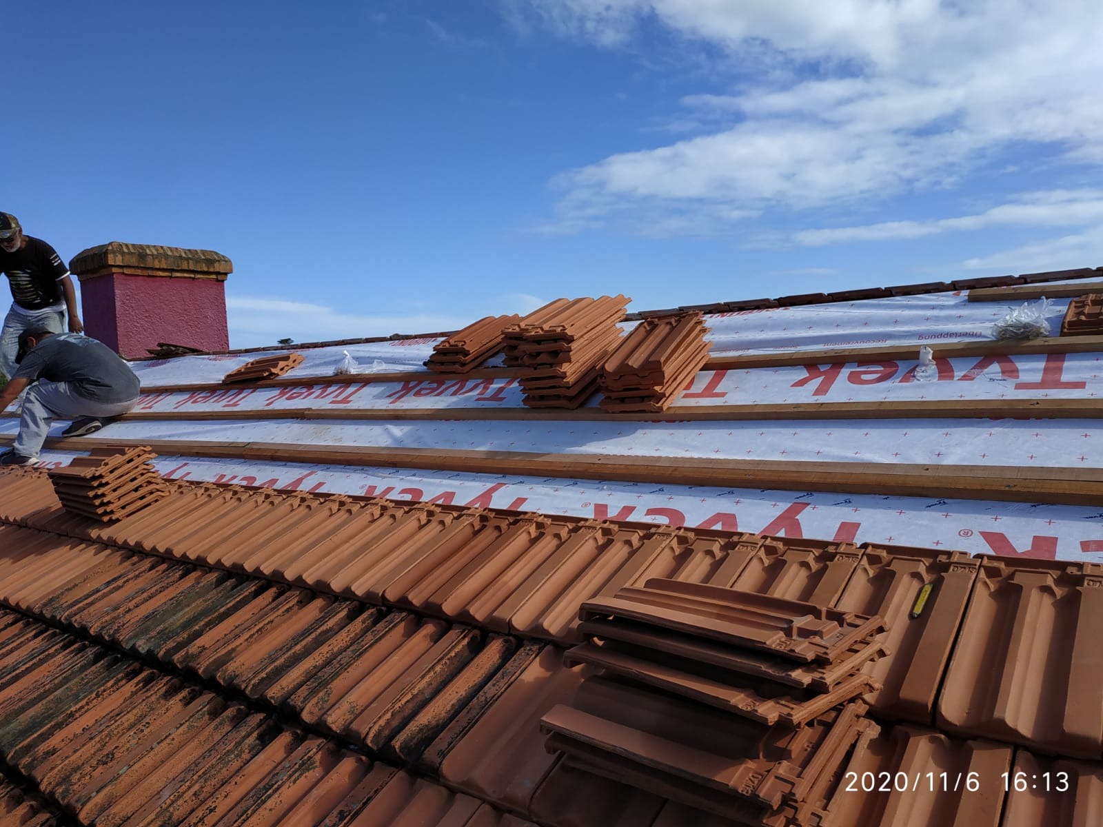 GUSTAVO CORAZA SERVICE colocación tejas 