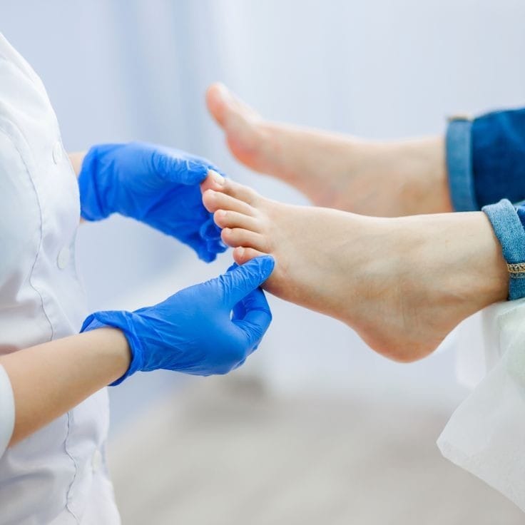 Verónica Villar Trabajo con bisturi 