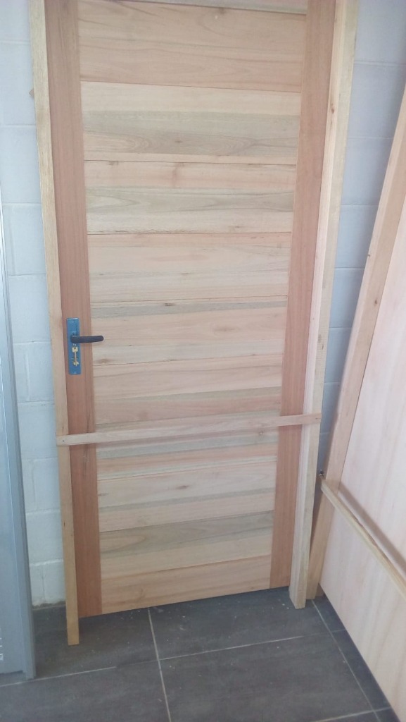 FIS ABERTURAS  Puerta de madera excelente calidad