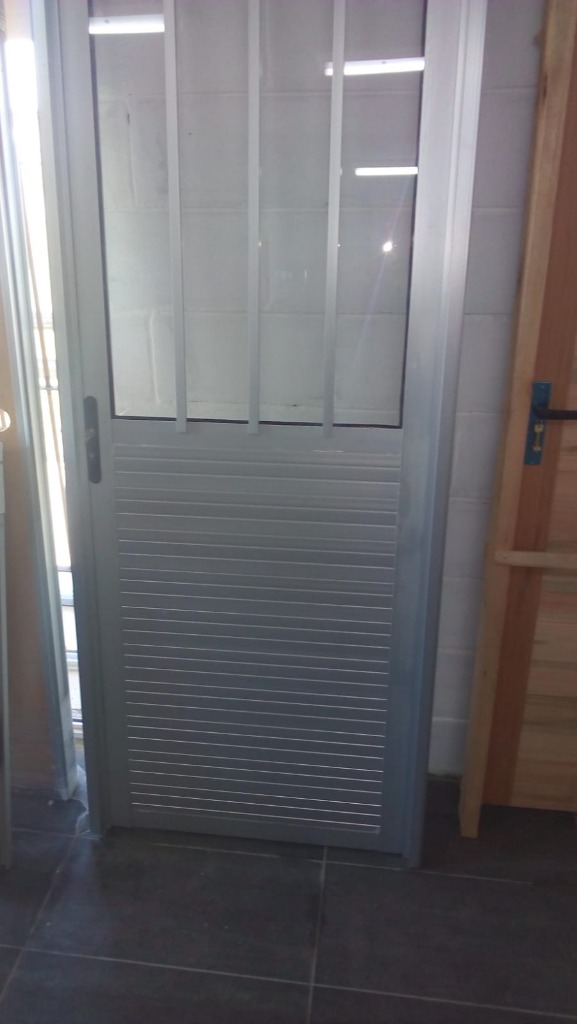 FIS ABERTURAS  Puerta exterior excelente calidad