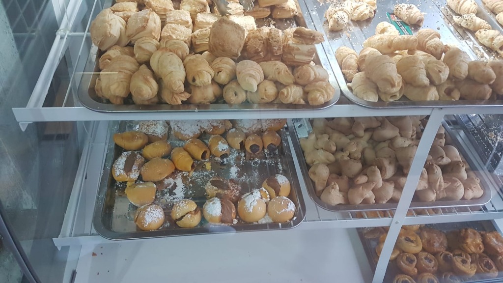 PANADERÍA Y CONFITERÍA EXQUISITECES  