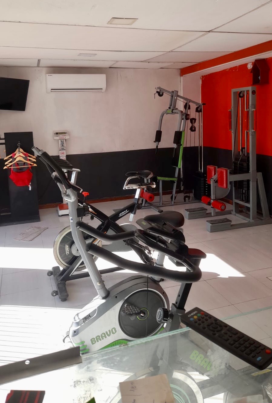 GIMNASIO EL SEBAS Sala de musculación + Cardio 