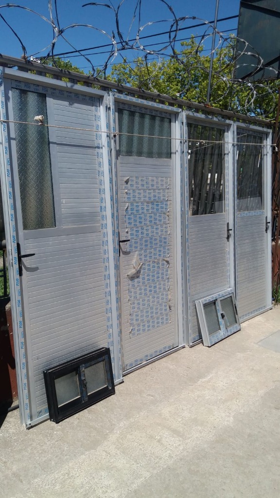 GUSTAVO ANDAMIOS Puertas aluminio 