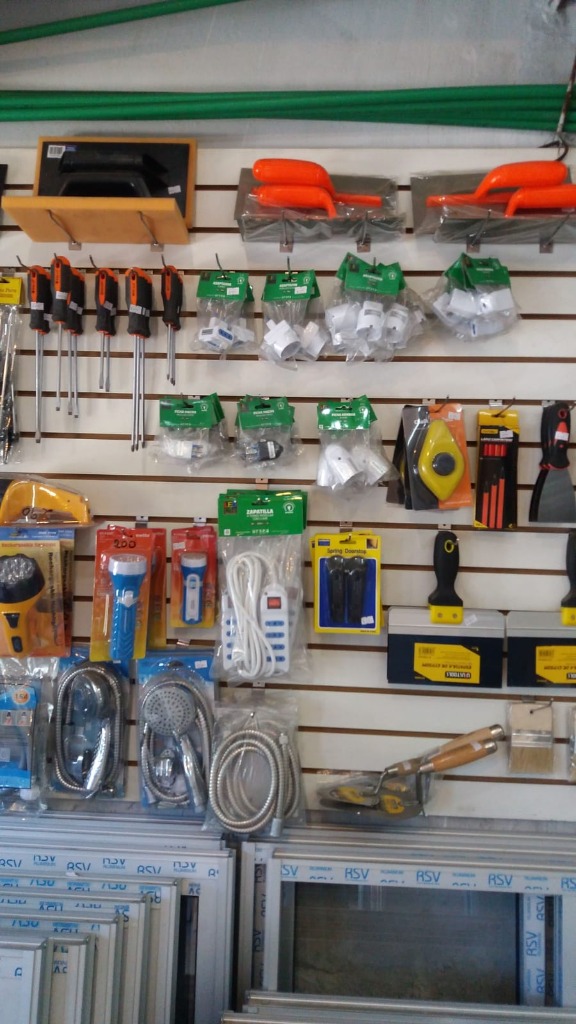 GUSTAVO ANDAMIOS Artículos ferretería 