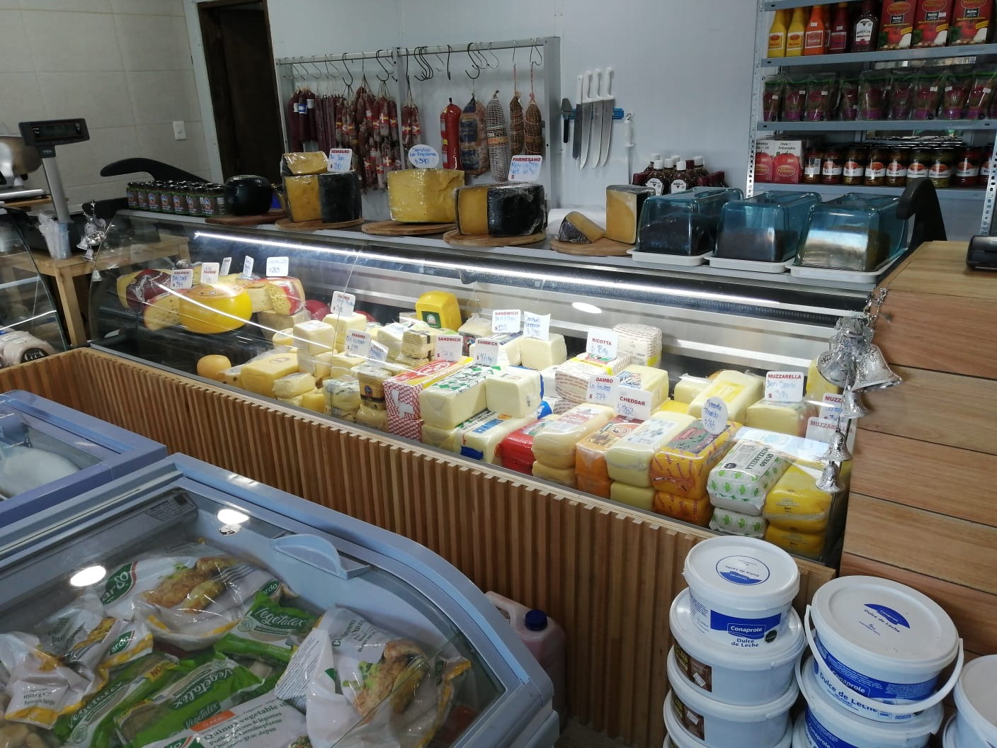 DISTRIBUIDORA ANROMA  