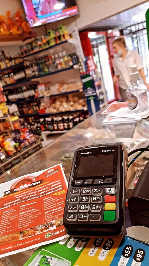 EL ALMACÉN Aceptamos terjeta de crédito y débito 