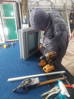 EL BARRA CARPINTERÍA ALUMINIO Y VIDRIERÍA 