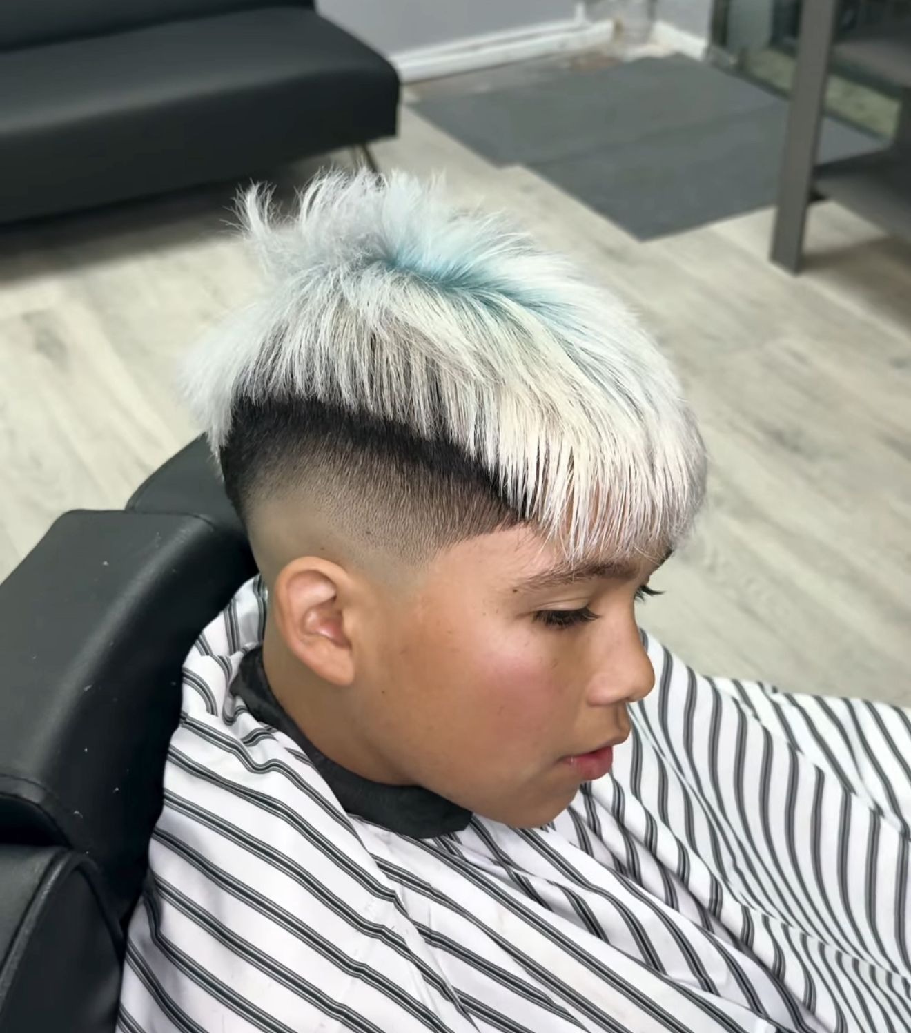 SANTILOS BARBER  