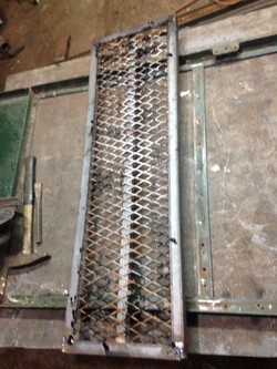 METALÚRGICA LEON Escalón para escalera de metal