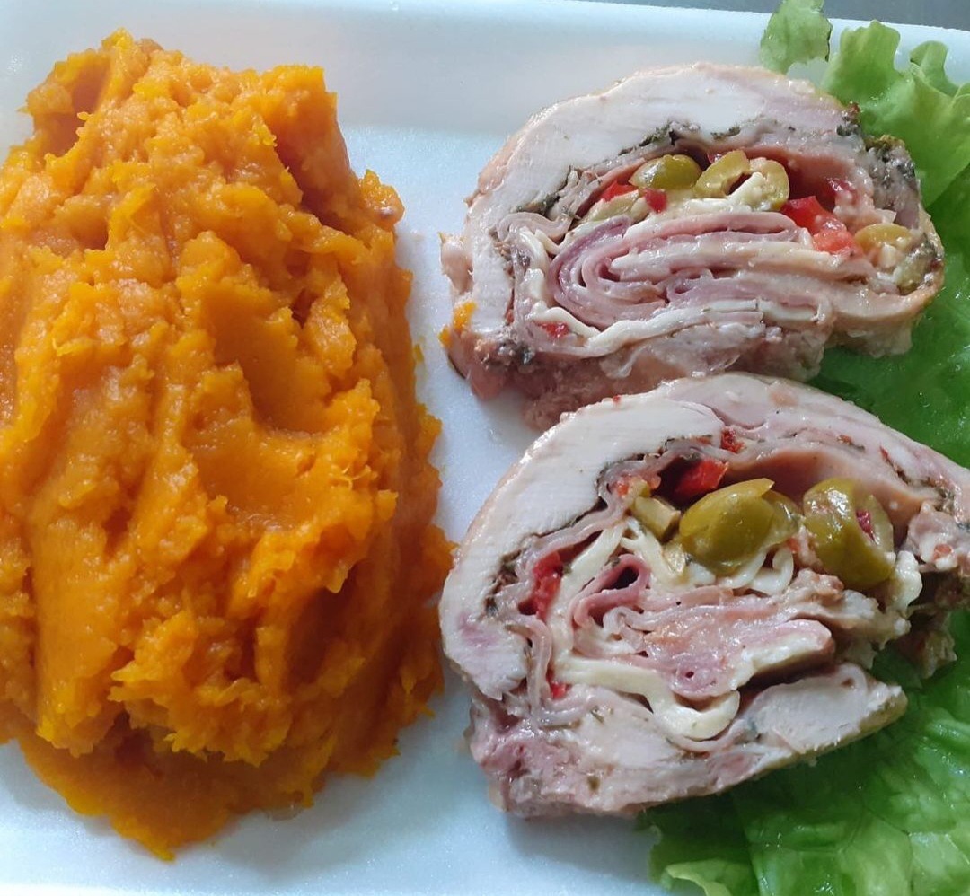PANADERÍA FACTURISIMA Pollo arrollado con puré de zapallo. 