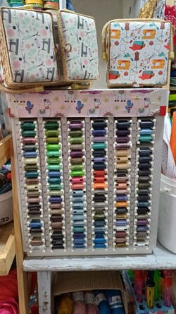 MERCERÍA PUNTADAS SALTO hilos