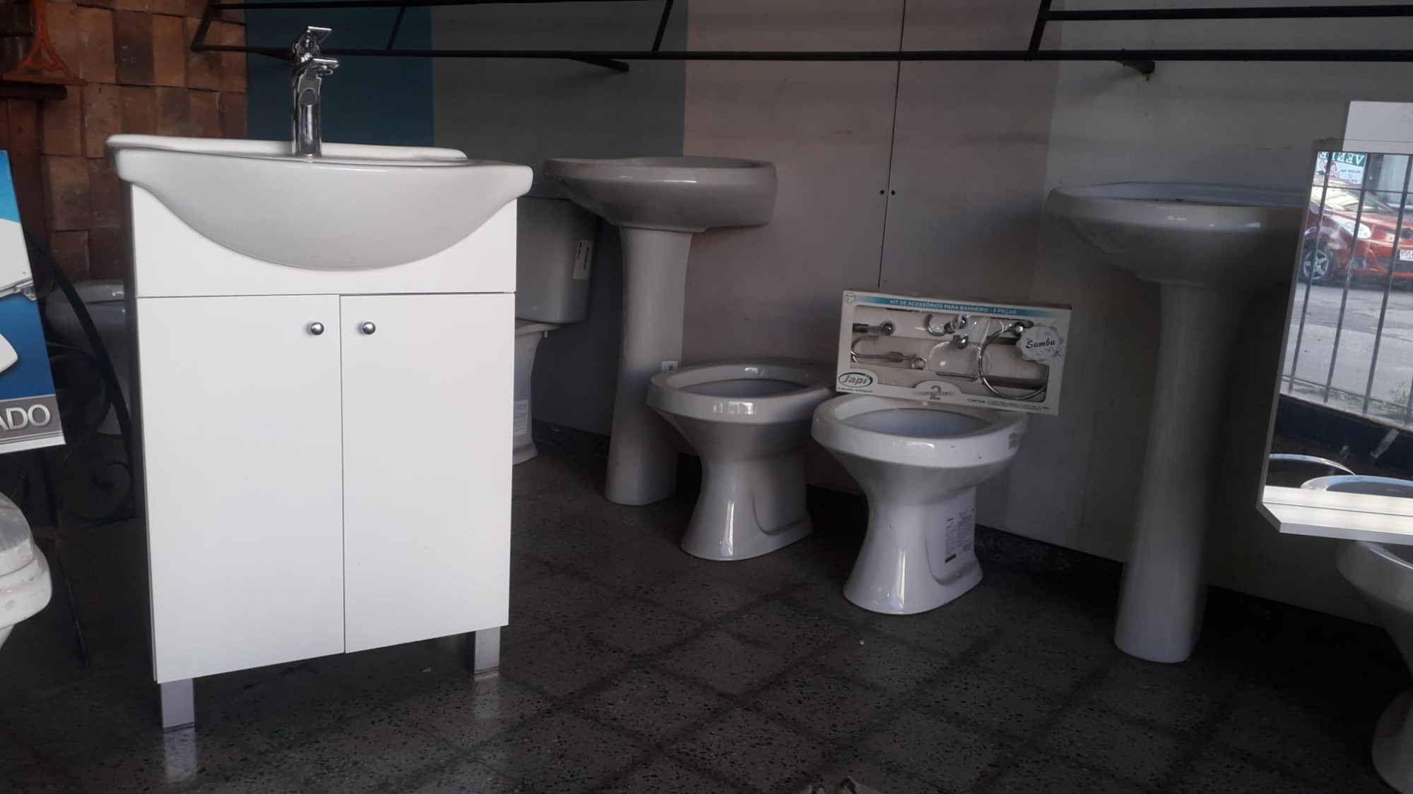 MOCELLINI HNOS Equipamientos para baños 