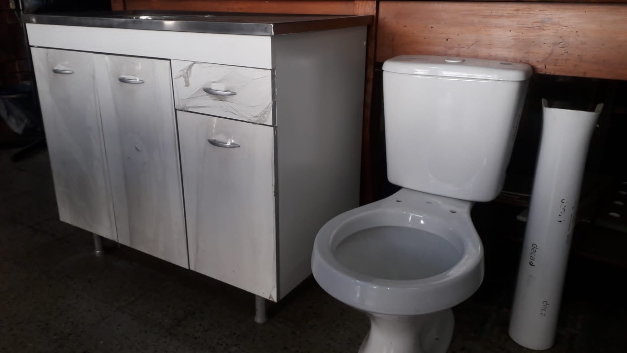 MOCELLINI HNOS Equipamientos para baños 