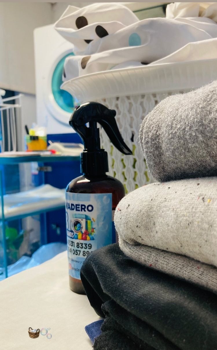 Lavanderia 8 Hemanos Lavadero 8 Hermanos LIMPIEZA ALFOMBRAS
PLANCHADO
SECADOS ROPA
LAVANDER