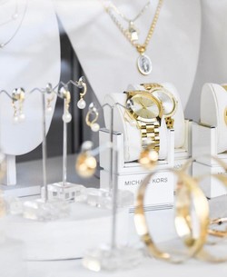 LUCIANO JOYERIA Y OPTICA 