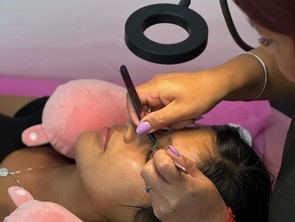 NAILS & LASHES STUDIO 