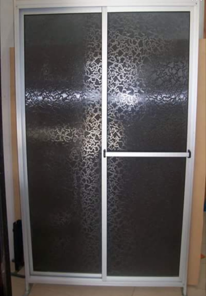 ABERTURAS BELVEDERE Mamparas de baño Opciones de colores