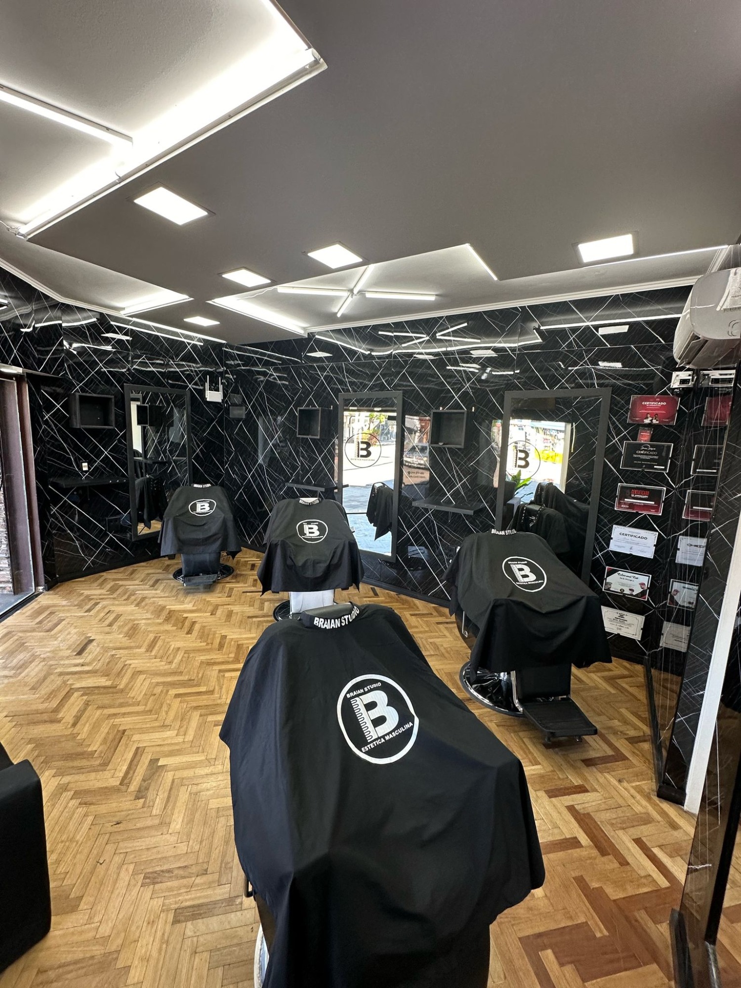 BRIAN STUDIO Nuestro local 