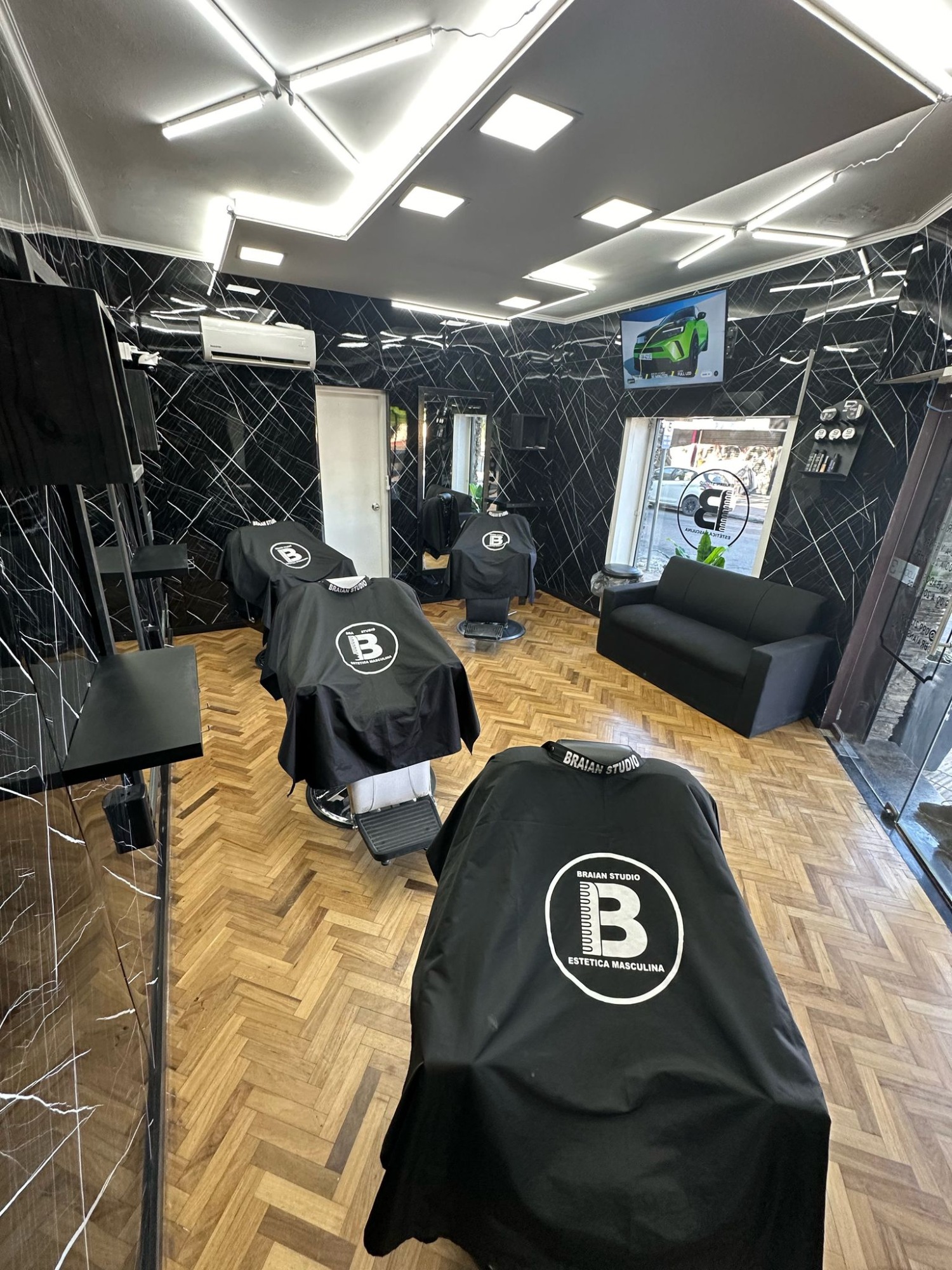 BRIAN STUDIO Nuestro local 