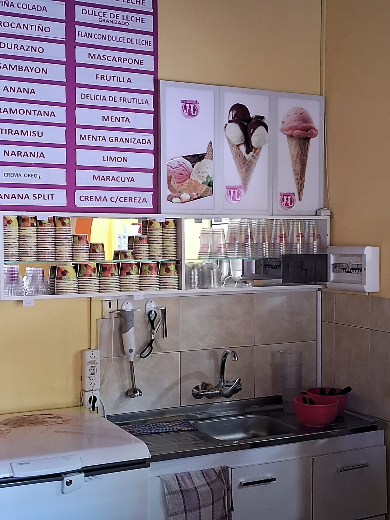 HELADERIA JYL 2  