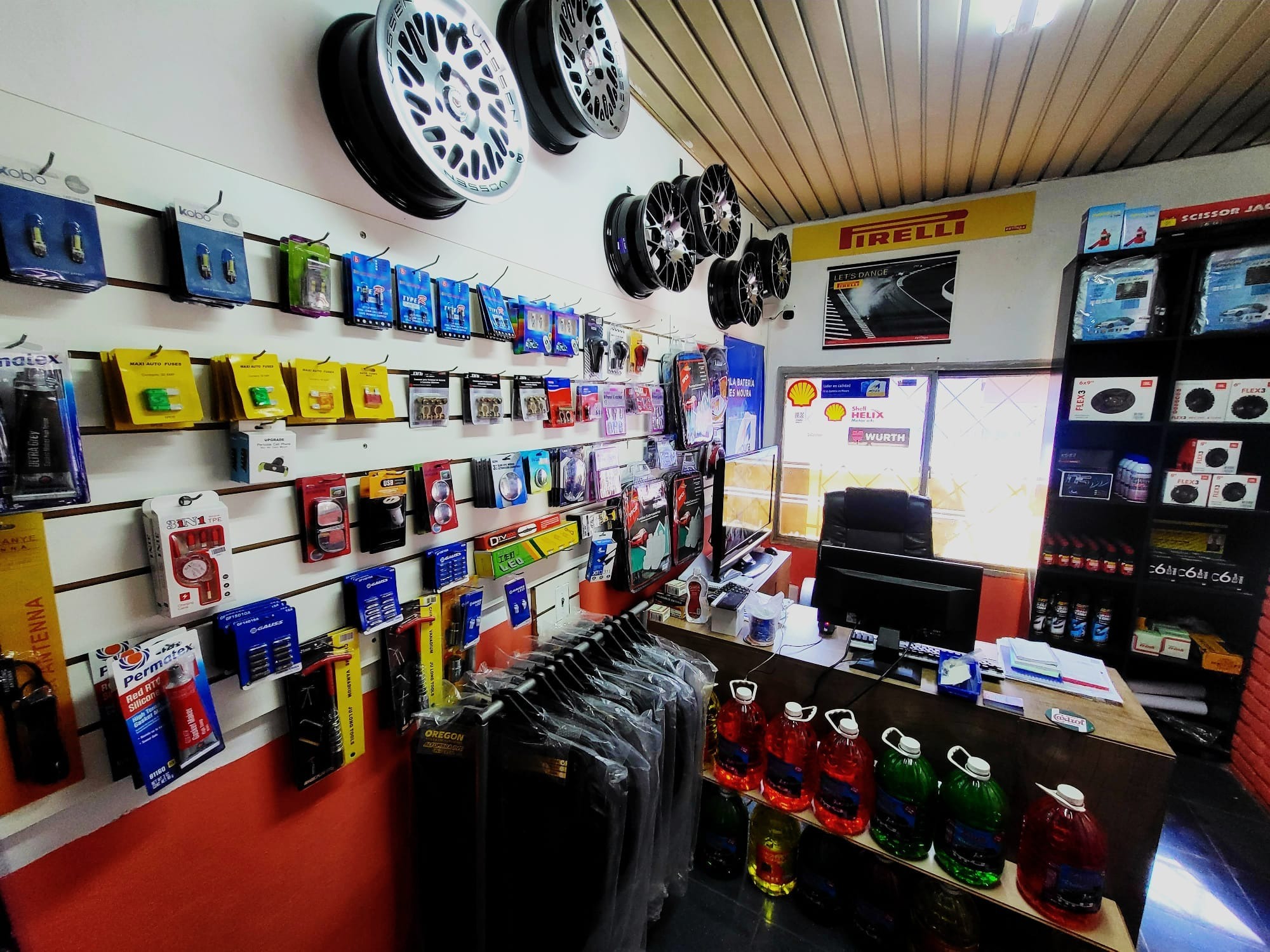 LA ESTACION MULTISERVICIOS  