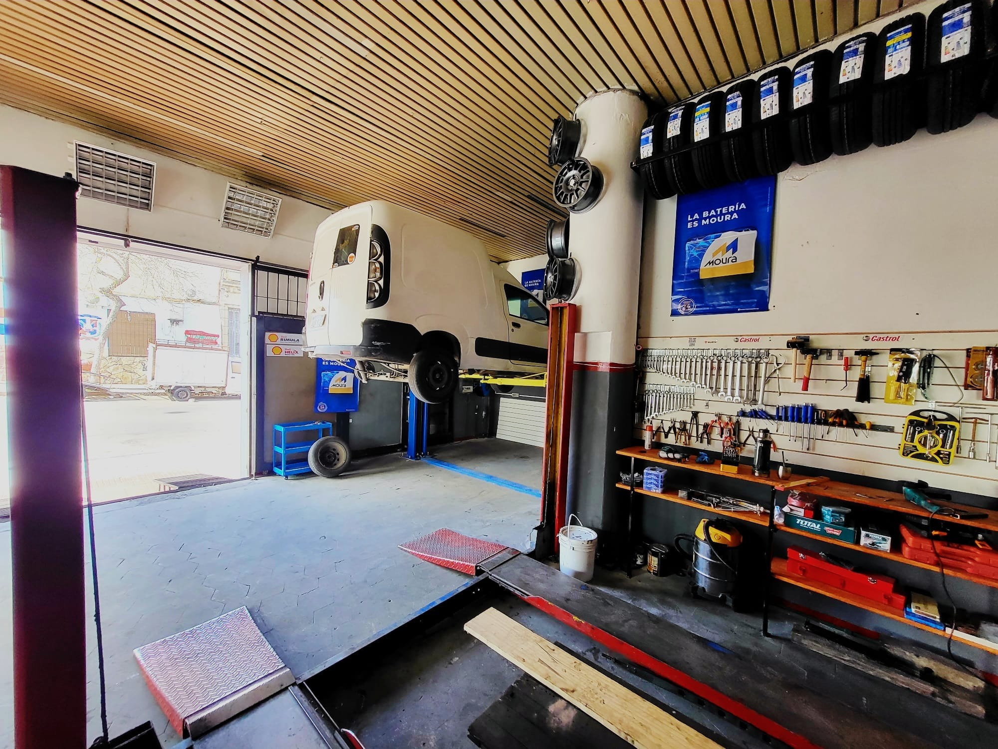 LA ESTACION MULTISERVICIOS  