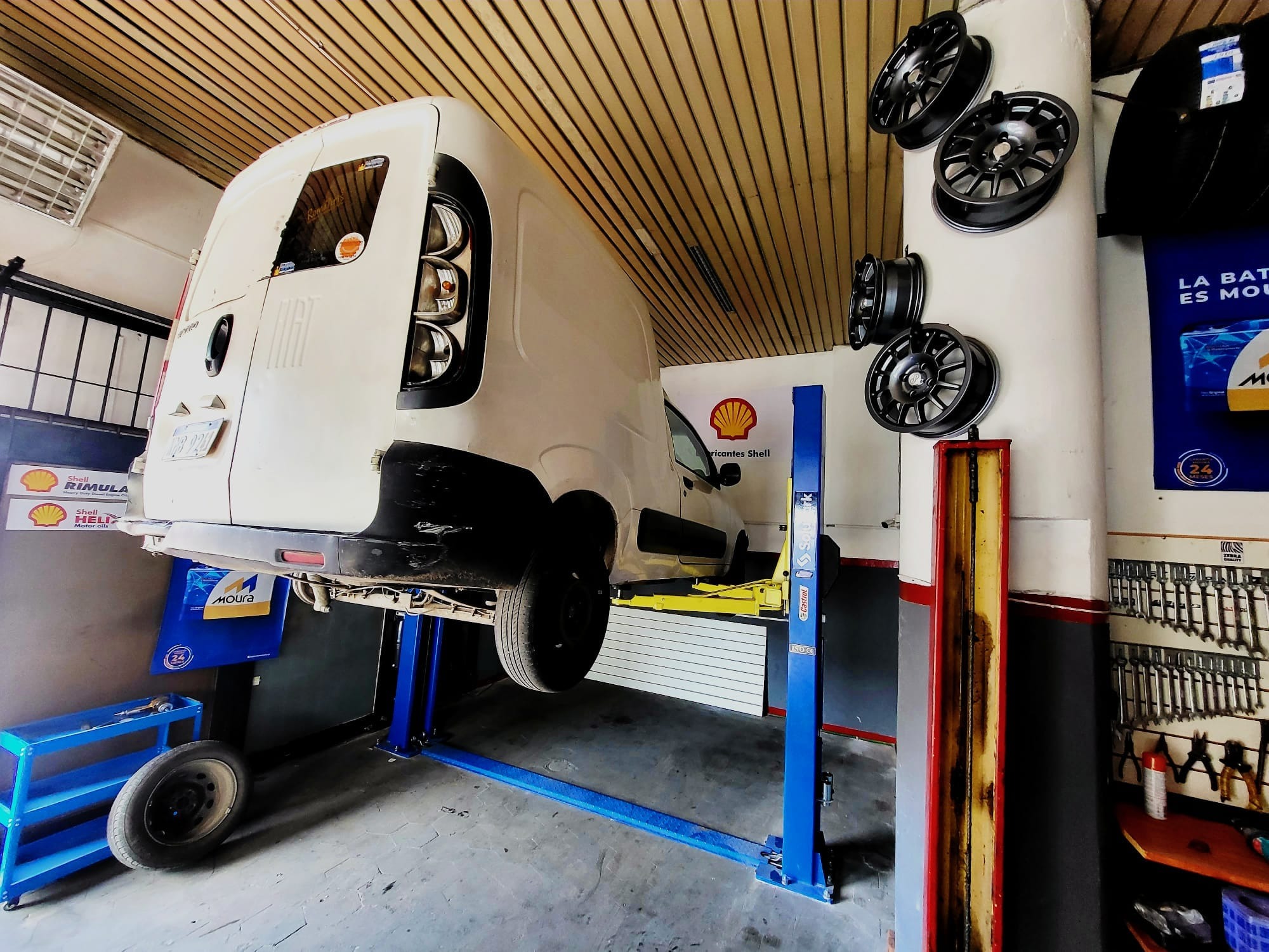 LA ESTACION MULTISERVICIOS  