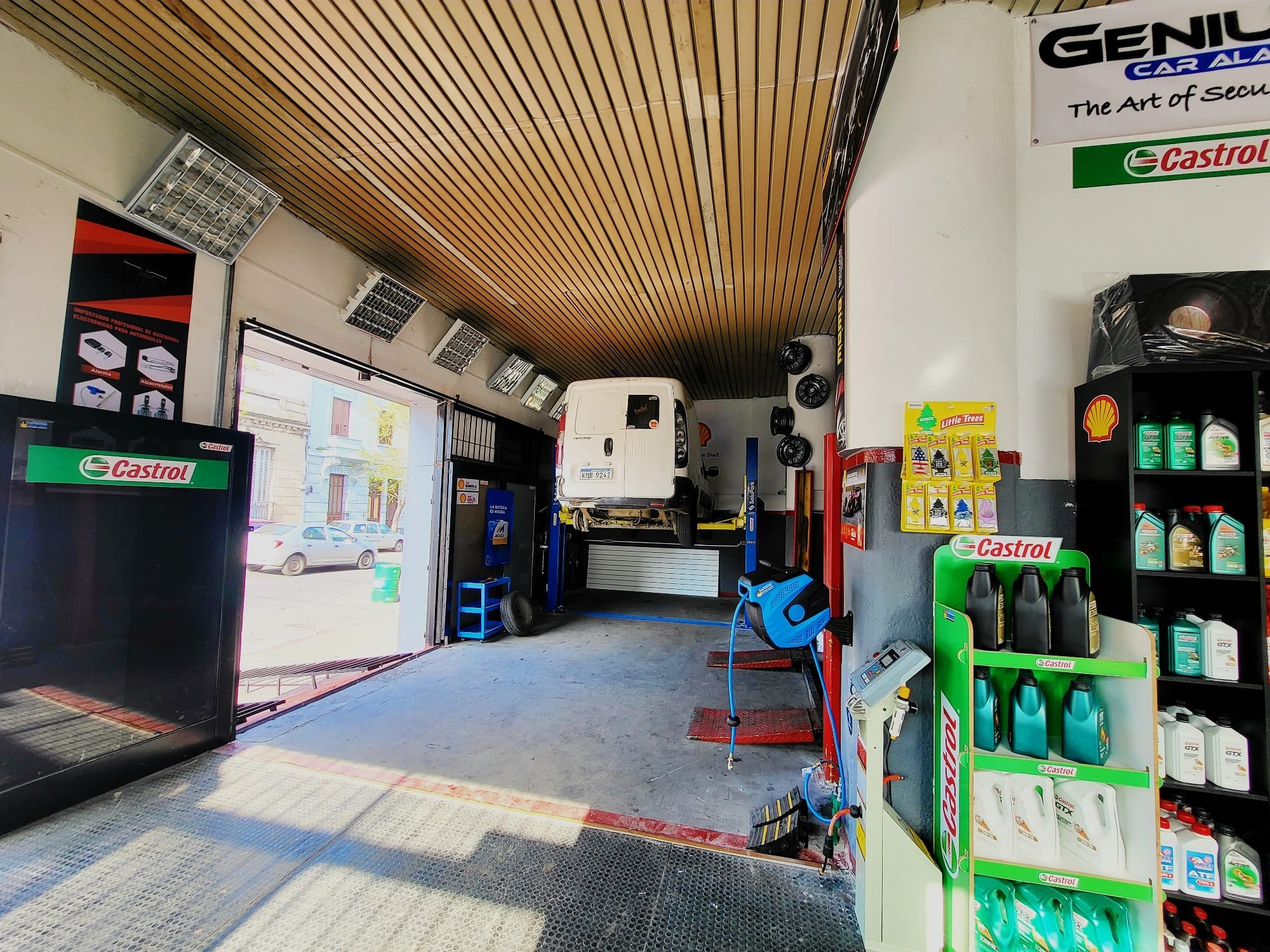 LA ESTACION MULTISERVICIOS  