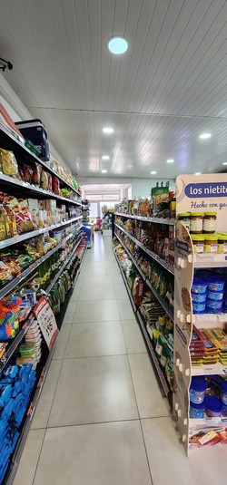 CARNICERÍA Y AUTOSERVICE MENDIZABAL Despensa, variedad de productos 