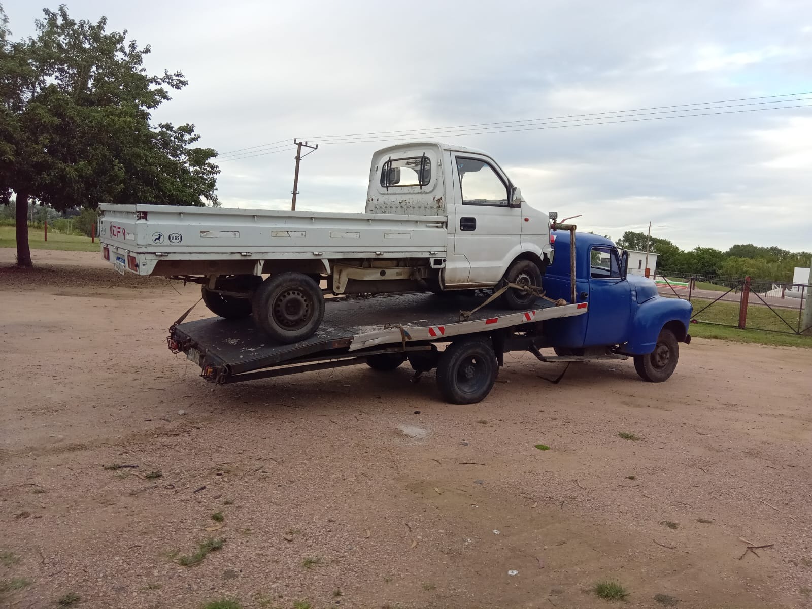 AUXILIO MECÁNICO  EL REMOLQUE  