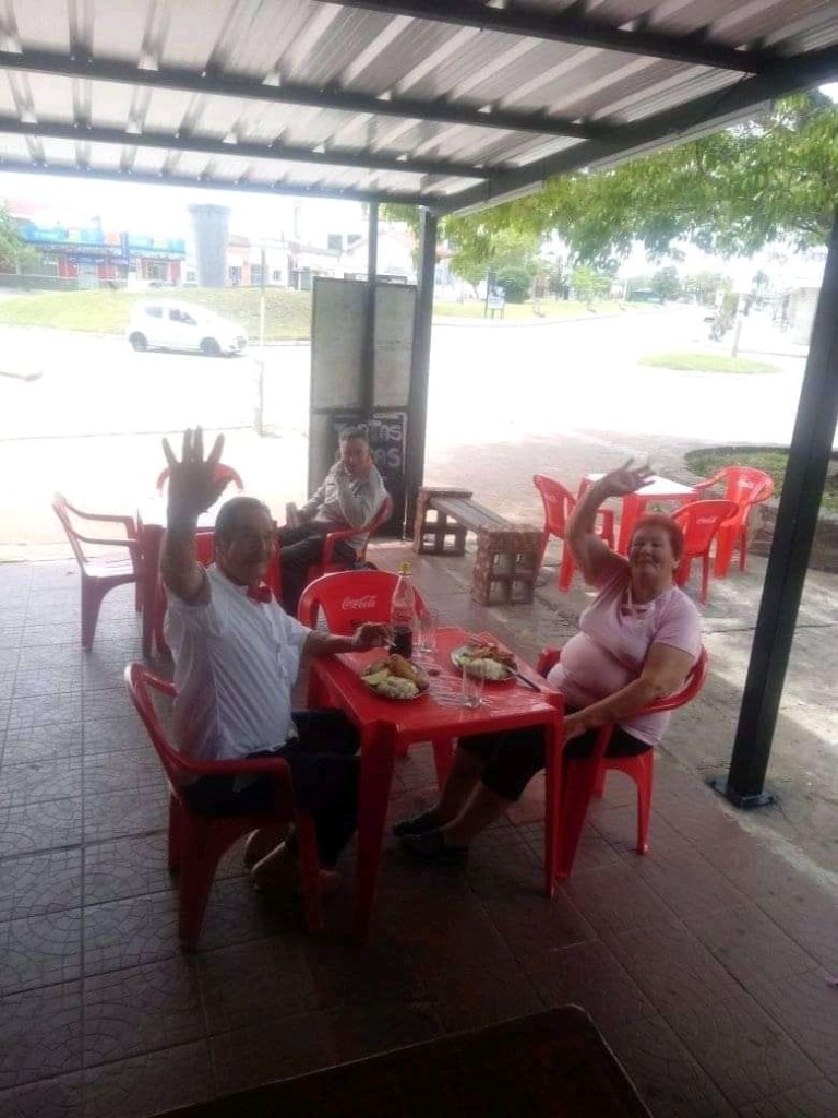 EL EXQUISITO Clientes amigos 