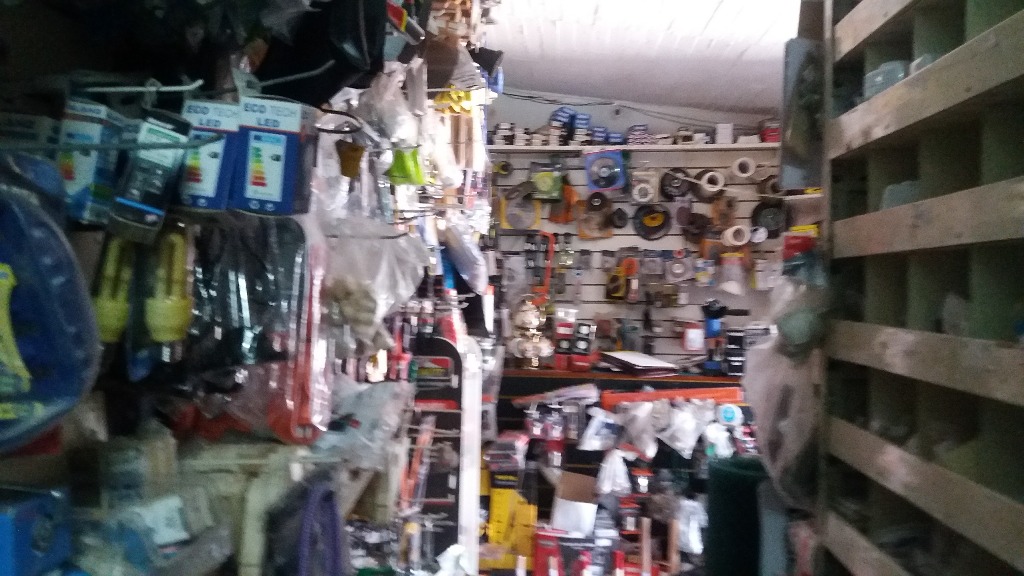 BARRACA Y FERRETERIA PUNTA  