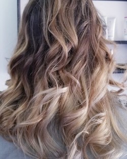 PELUQUERÍA BY LUCÍA 