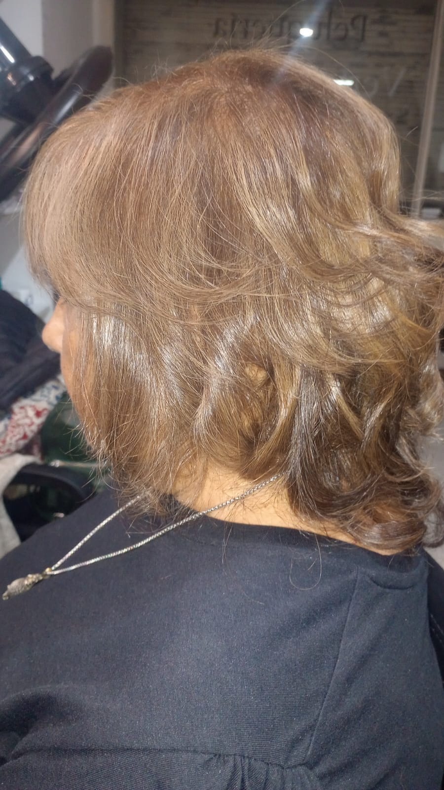 Verte Radiante VERTE RADIANTE PELUQUERIA 
PEINADOS
COLORISTA
CENTRO ESTETICA