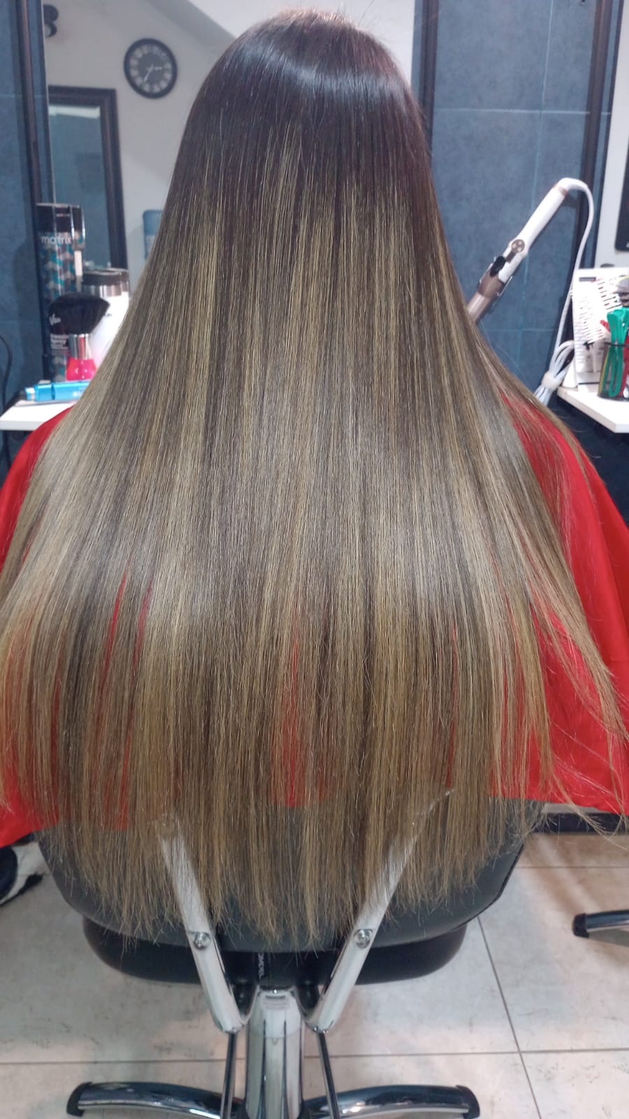 Verte Radiante VERTE RADIANTE PELUQUERIA 
PEINADOS
COLORISTA
CENTRO ESTETICA