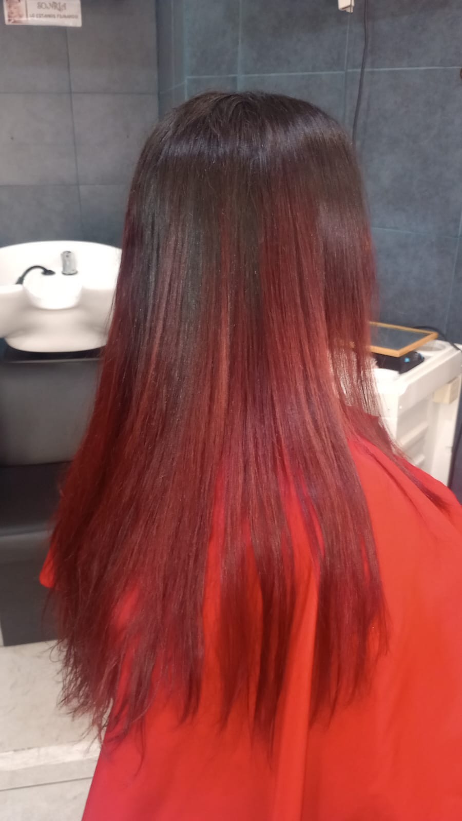 Verte Radiante VERTE RADIANTE PELUQUERIA 
PEINADOS
COLORISTA
CENTRO ESTETICA