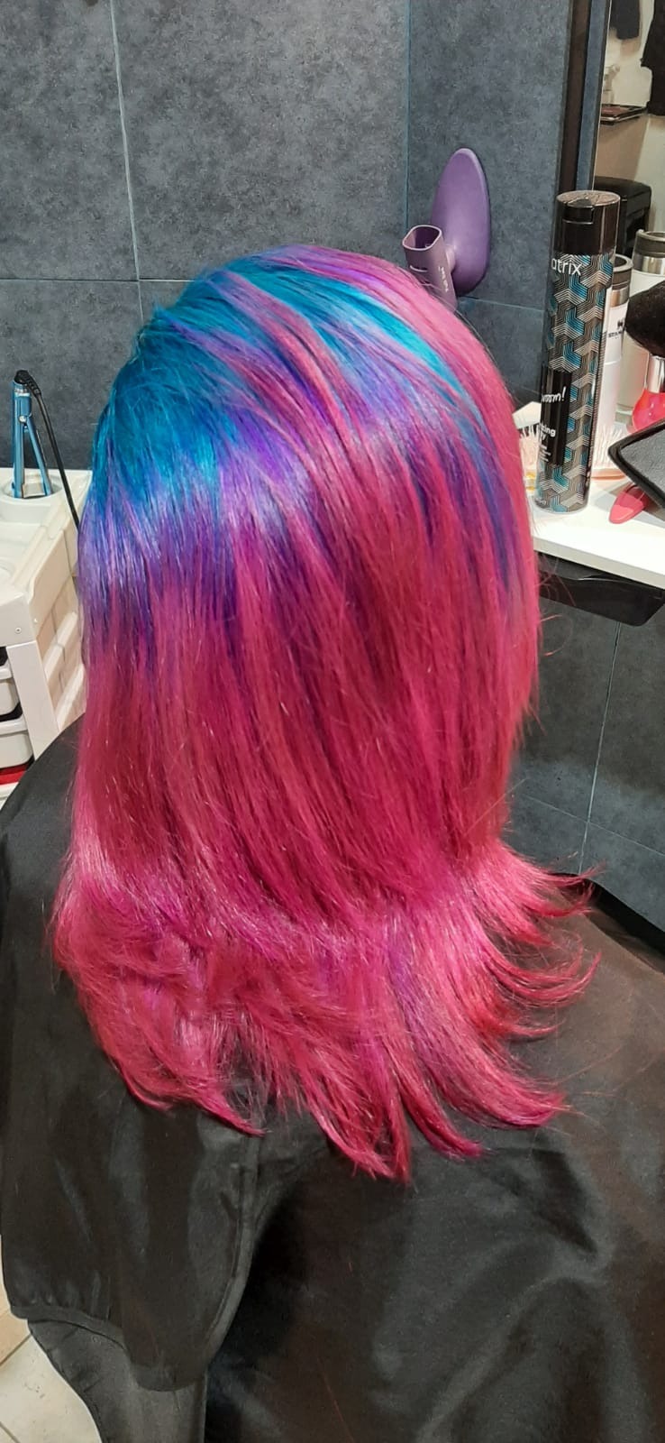 Verte Radiante VERTE RADIANTE PELUQUERIA 
PEINADOS
COLORISTA
CENTRO ESTETICA