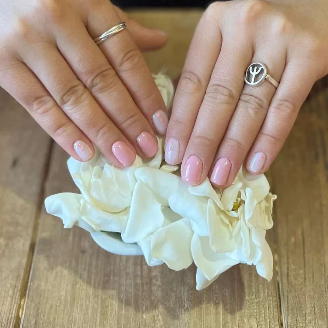 Verte Radiante VERTE RADIANTE Manicuría 
Esmaltado semipermanente
Esmaltado 