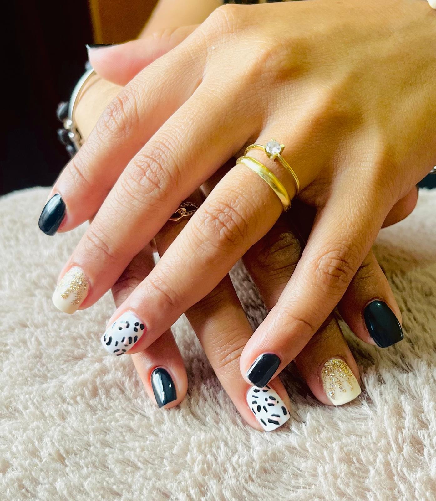 Verte Radiante VERTE RADIANTE Manicuría 
Esmaltado semipermanente
Esmaltado 