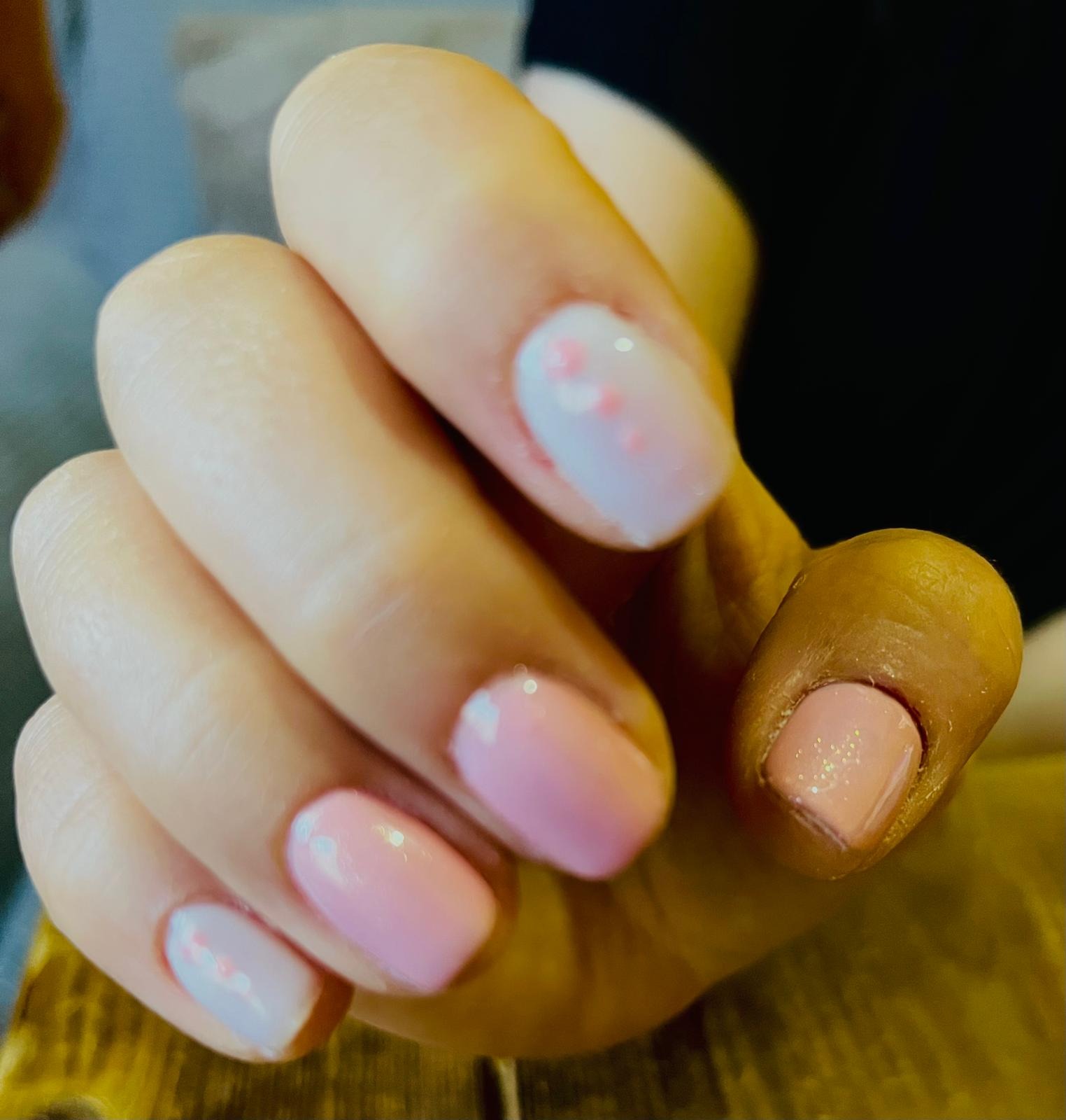 Verte Radiante VERTE RADIANTE Manicuría 
Esmaltado semipermanente
Esmaltado 