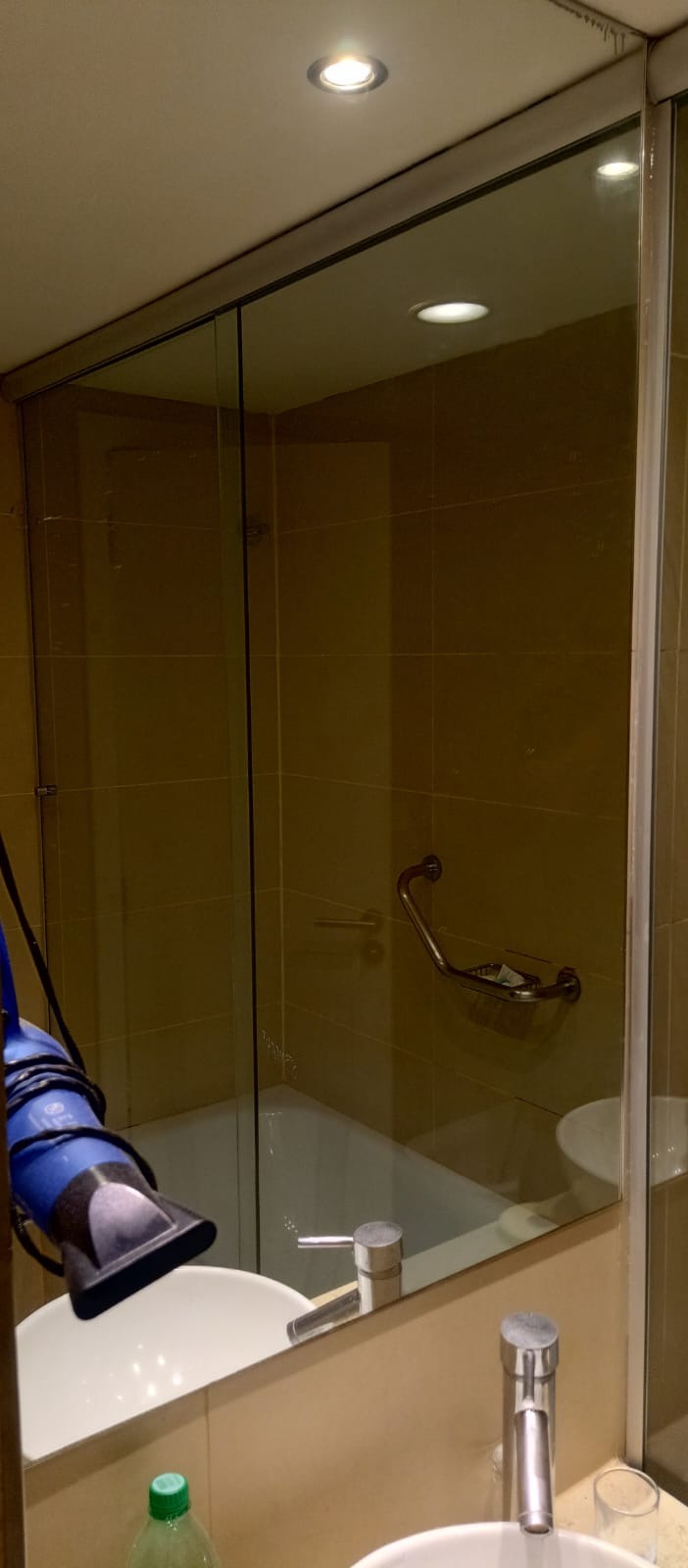 VIDRIERIA M.G VIDRERIA M.G Mamparas de baño 
Espejos