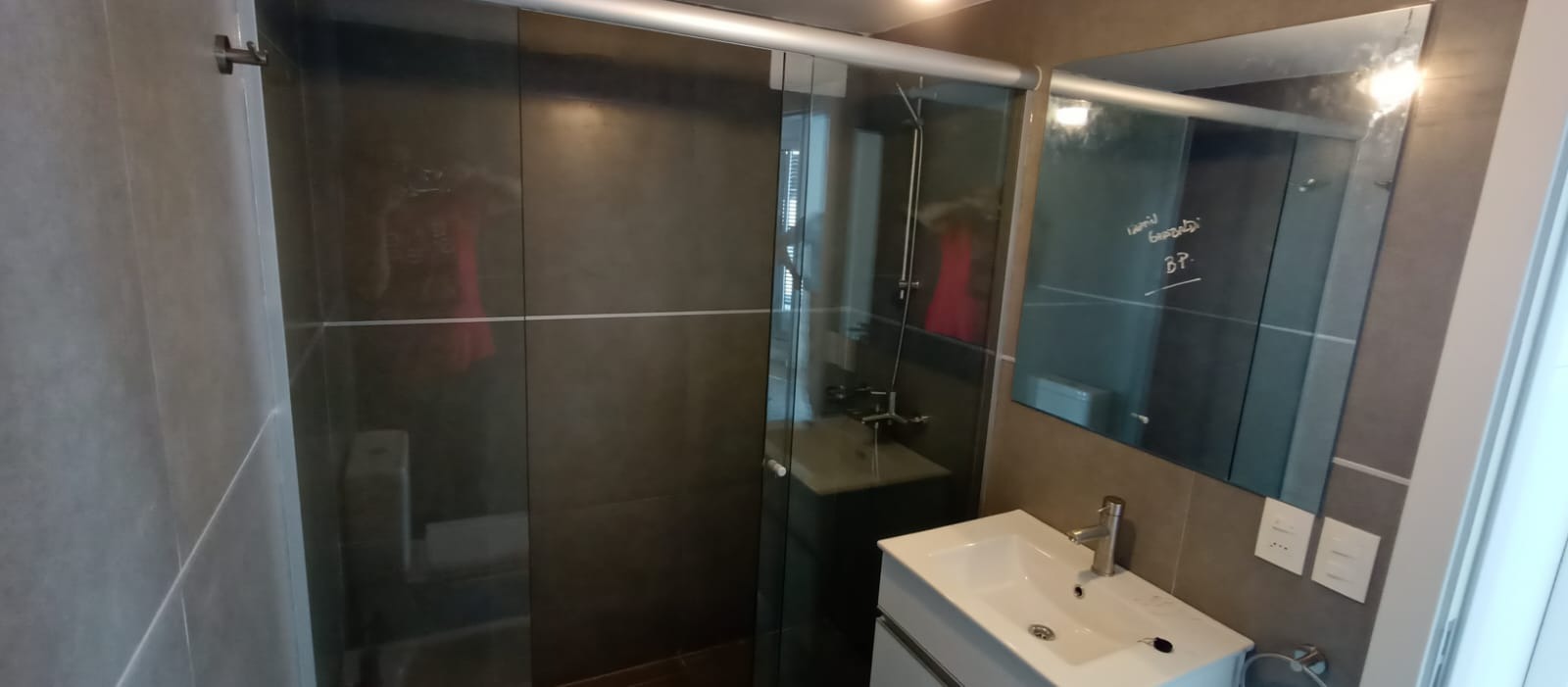 VIDRIERIA M.G VIDRERIA M.G Mamparas de baño 
Espejos