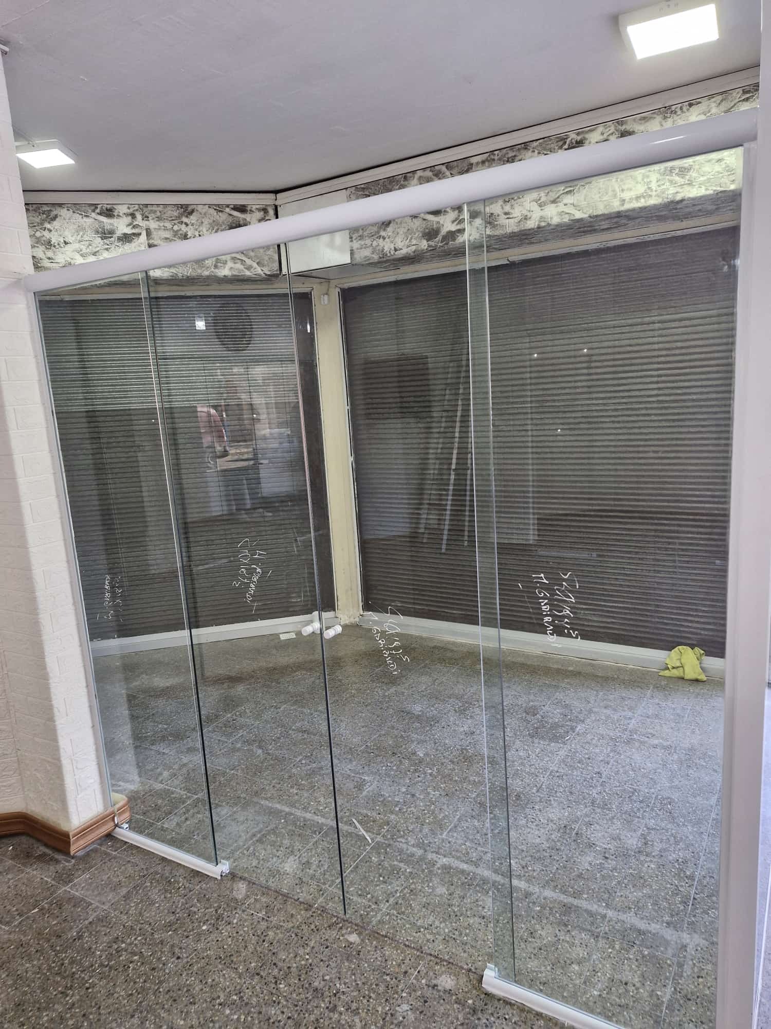 VIDRIERIA M.G VIDRERIA M.G Mamparas de baño 