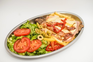 EL CARRITO Chivitos Canadiense al Plato