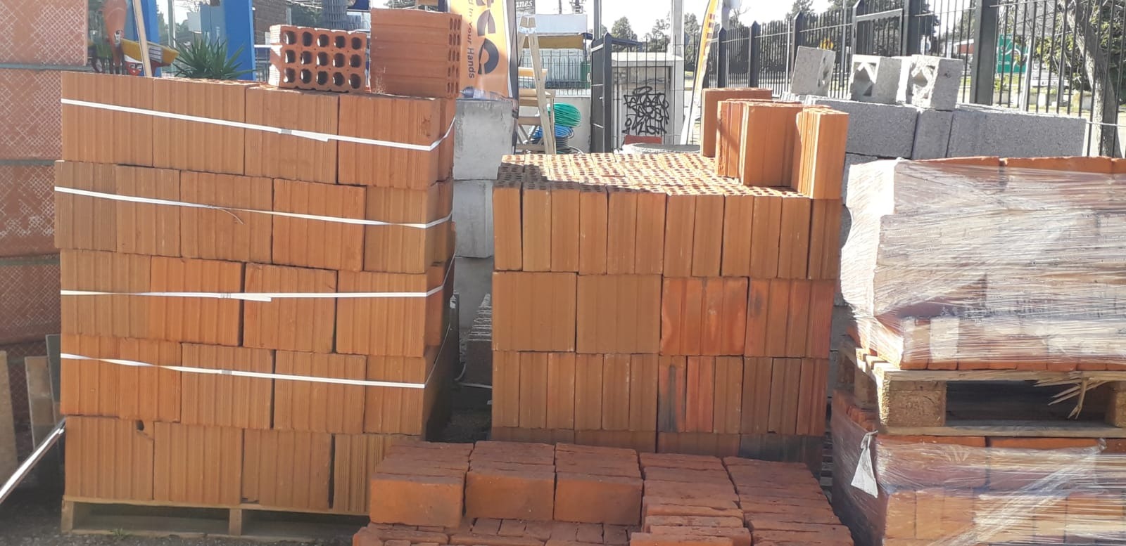 SANITARIA DEL PLATA Ladrillos 