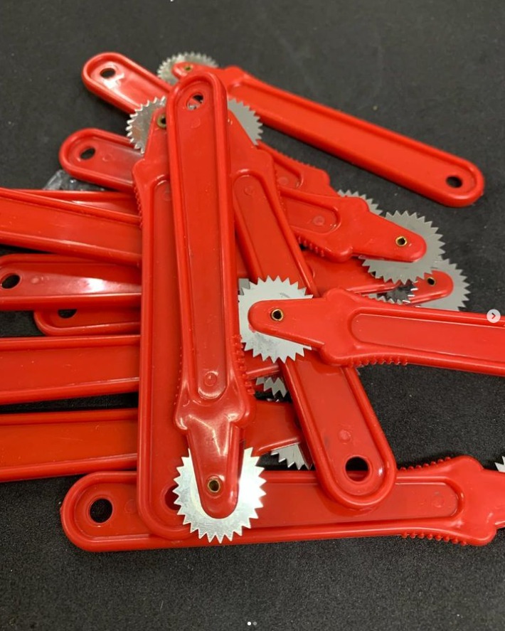 MERCERIA RG IMPORTACIONES Rueda de corte de plástico 