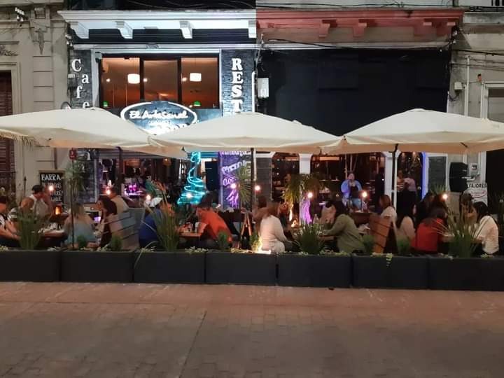 EL ARTESANAL EL ARTESANAL DESAYUNOS
CENAS
CENA SHOW
CAFETERIAS
MERIENDAS