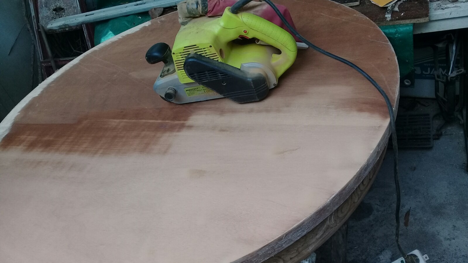 ROMÁN DELIMA Restauración de mesa 