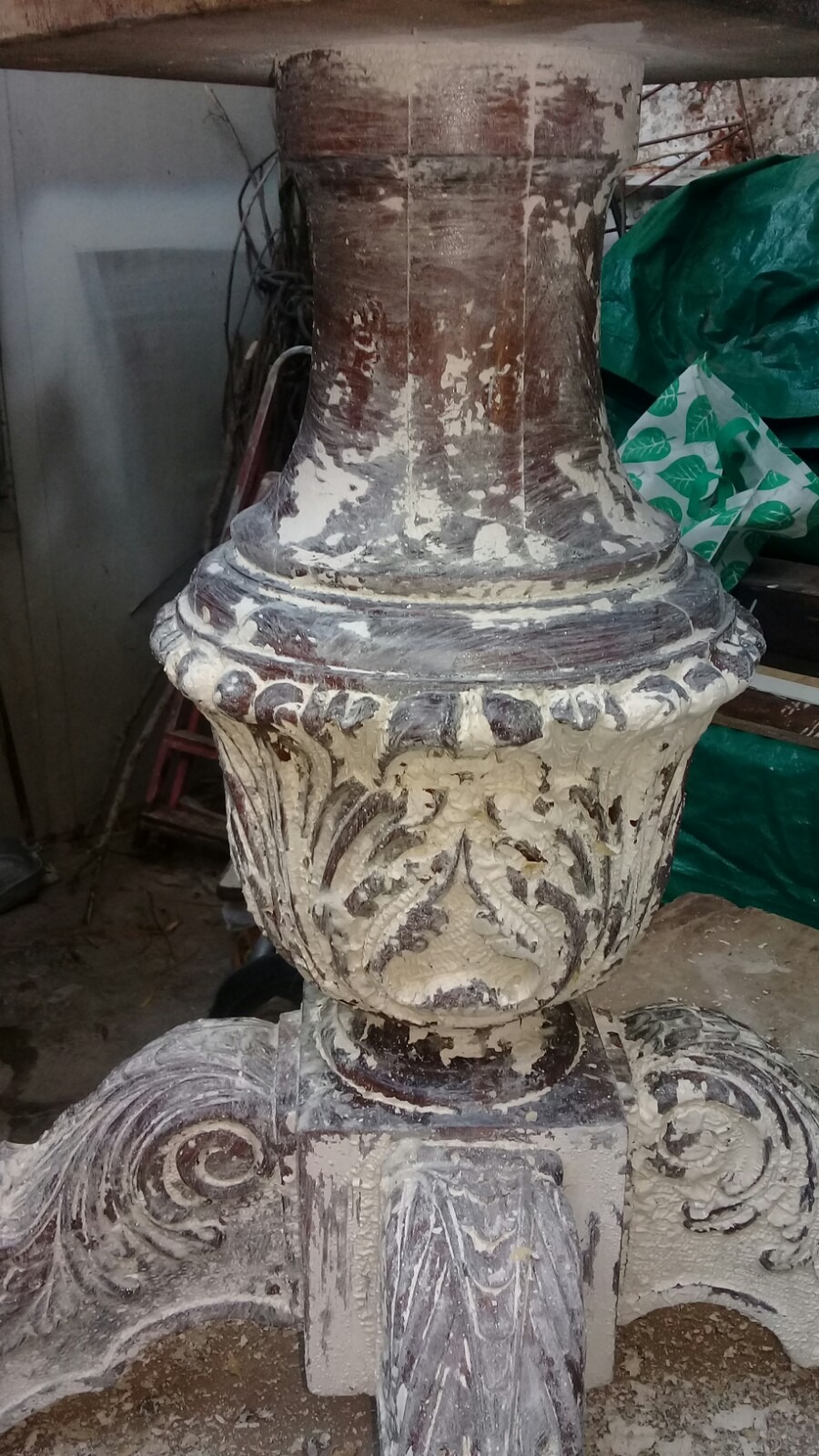 ROMÁN DELIMA Restauración de mesa 