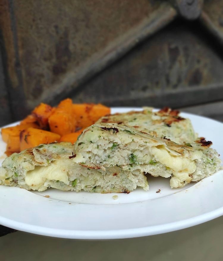 CHARLY'S CLUB Medallones de pescado rellenos de muzza y espinaca acompañados de calabaza al horno 